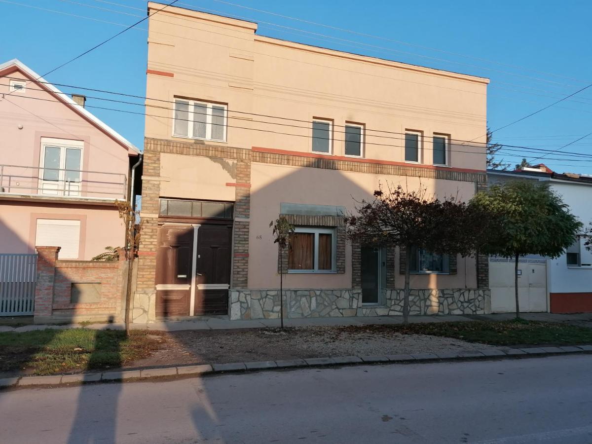 Apartmani Sirmium Sremska Mitrovica Eksteriør bilde
